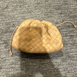 BOTTEGA VENETA
Mini Intrecciato Clutch